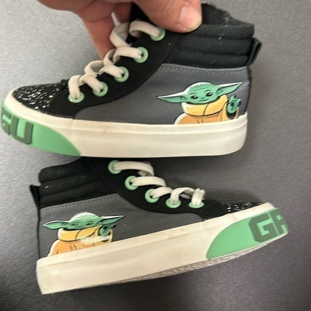 Ground up boys black and green Yoda sneakers size 9